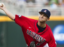 Arizona Takes Opener In College World Series Finals from South Carolina